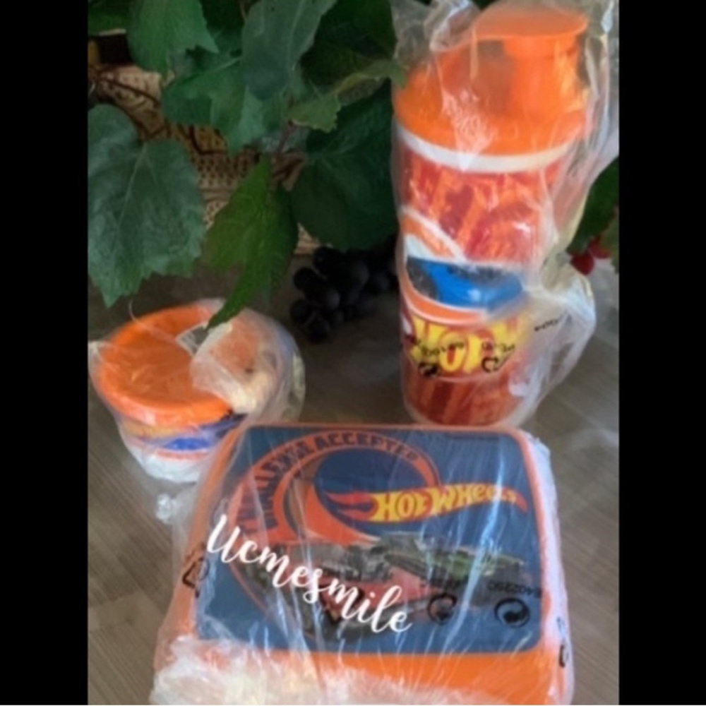 Tupperware Hot Wheel Cars Lunch Set - Picture 5 of 6
